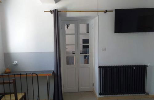 Chez Celine et Philippe appartement dans propriété de charme avec piscine - Foto 12