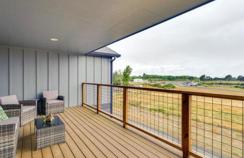 Columbia River Views Spacious Hammond Getaway! - Photo 21