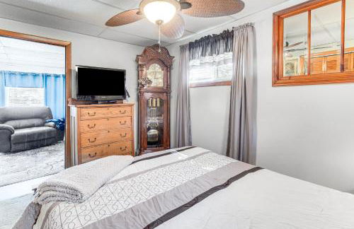 Waterfront Wolcott Vacation Rental with Deck and Views - Foto 18