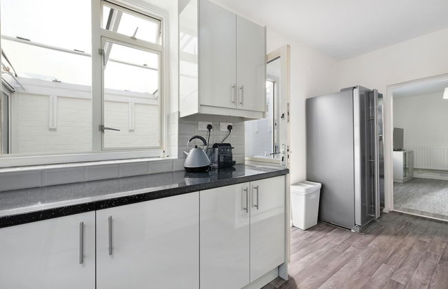 Heathrow Living Stanwell Serviced House - Foto 17