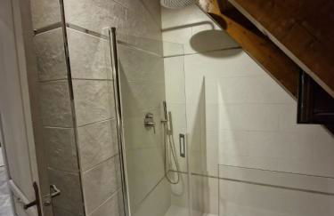 Chalet con encanto Jardín y Parking Privado - Foto 2