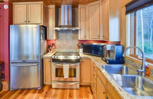 Luxurious Lakefront Paradise in Scottsboro with Dock - Foto 9