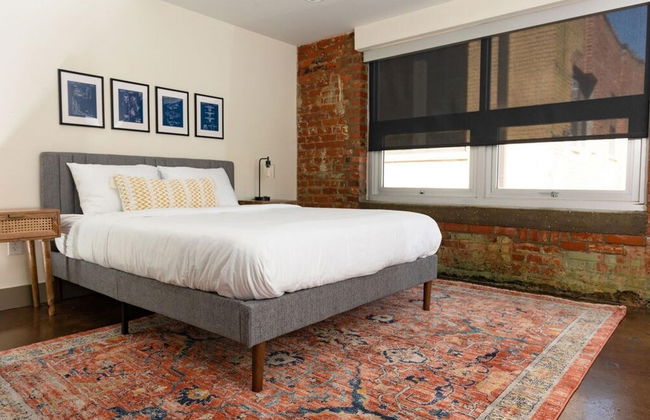 Stunning 2 BR Loft Smack in the Heart of Downtown - Foto 2