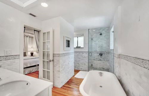 The Blue Pearl - Soak Up Views from a Scenic Poolside Upper Deck - Foto 10