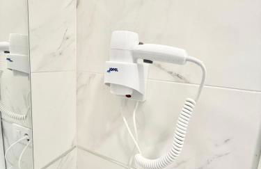 Metro Avenida de América 11 AMCH Hospedaje - Photo 24