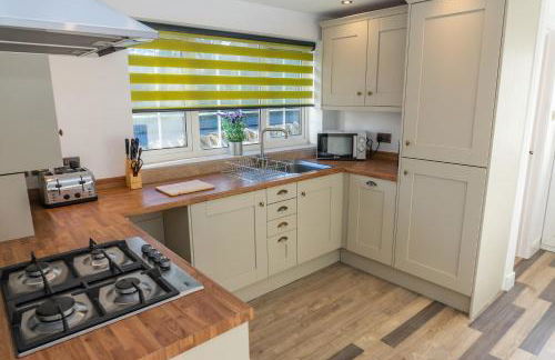 Gloucester-Beautiful 4 Bedroom Cottage-Sleeps 8-Free Parking-Fast Wi-Fi-Work or Leisure - Foto 69