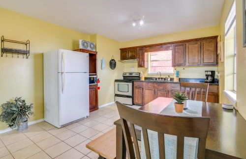 Classy San Benito Vacation Rental with Chiminea! - Foto 8