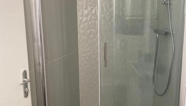 Studio centre ville proche RER A wifi - Foto 5, Shower