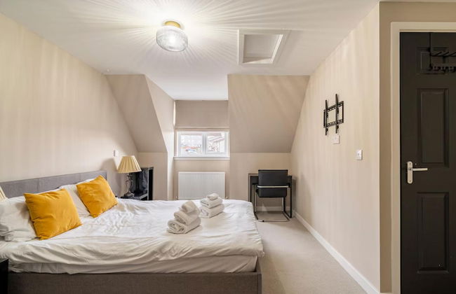 Charming 3 Bed Home in Stepps, Glasgow - Garden & Patio - Photo 16