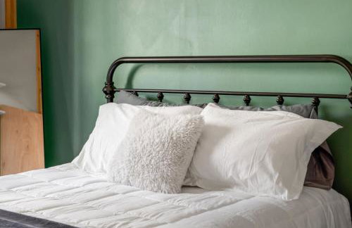 Cozy Cabin w Lake, Hot Tub, Huge Deck & Fire Pit - Foto 24