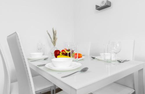 Stylish 2 Bedroom Apartment - Balcony - Parking - Netflix 3MC - Foto 5