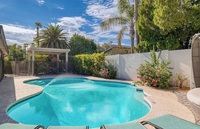 Backyard Pool, Puttinggreen, Playground Modern 5bdr White Agate by Avantstay - Foto 44