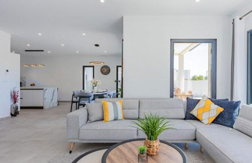 Villa Miray - Beach & Pool - Photo 8