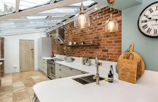 Lodge Farm - Stunning 3 BD with Garden - Foto 8