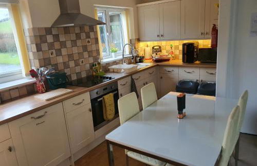 Idyllic 2 Bedroom Self-Contained UpsideDown Annexe - Photo 26