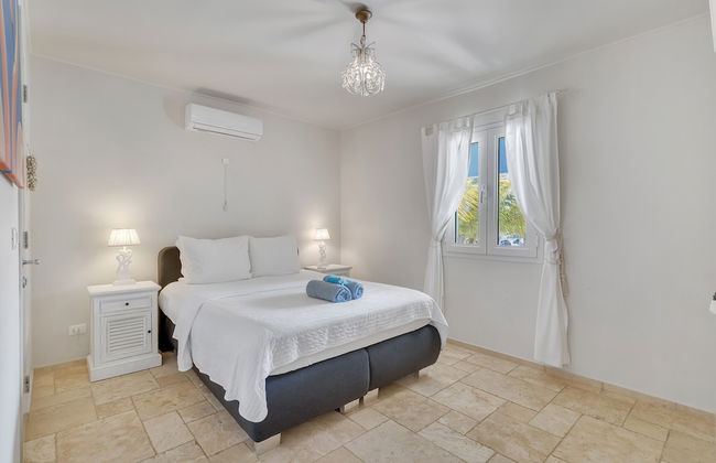 Ocean Breeze Villa with private pool - Photo 4