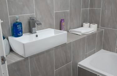 Contemporary and Spacious Home - Foto 24