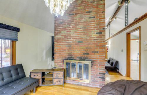 Peek-a-Boo Lake Views and Yard Windham Home - Foto 6