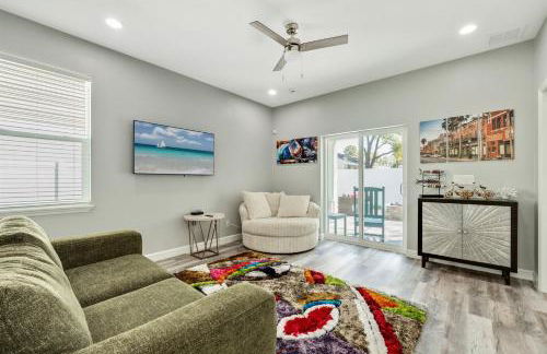 Chic Retreat-Stunning Design Cozy Fire Pit Escape! - Foto 6