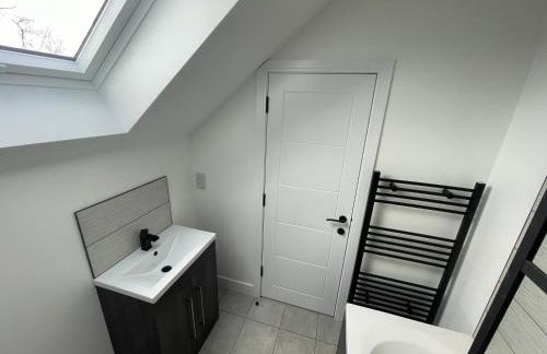 Brand New High Spec House with Parking & Wi-Fi By Home Away From Home - B - Foto 20