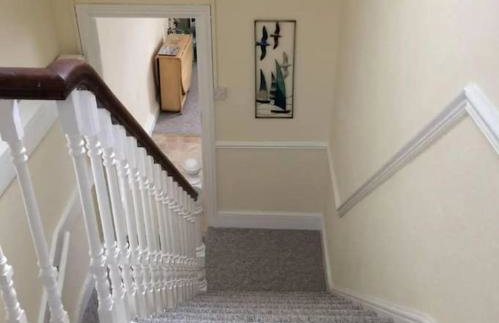 Cosy 2 Bedroom Apartment near Seafront - Photo 8