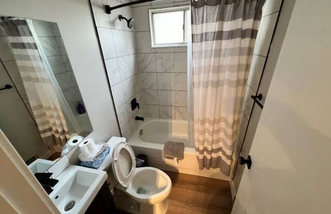 Cozy 1 Bedroom Rental With Den Free Parking Close to University - Photo 7