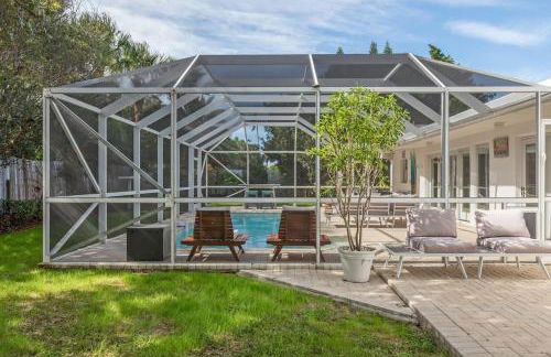 Surfs Up - retreat at the beach with heated pool - Foto 30