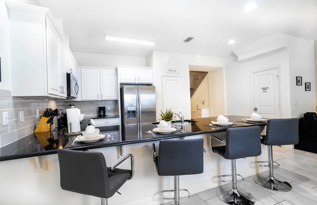 Beautiful Townhome With Hot Tub 13 - Photo 13