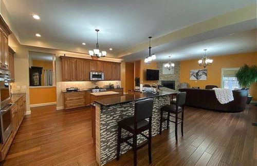 9 Bedroom Saratoga Retreat, In-Ground Heated Pool, HotTub, Firepit, Gourmet Kitchen, Private Office - Foto 42