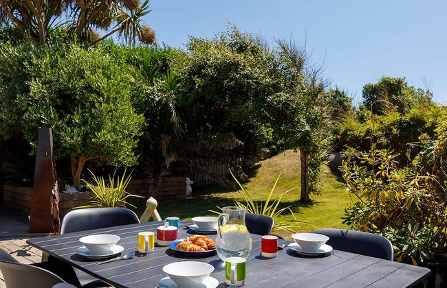 Gorgeous Home for 12 - Walk to Beach - Sea View - Photo 45