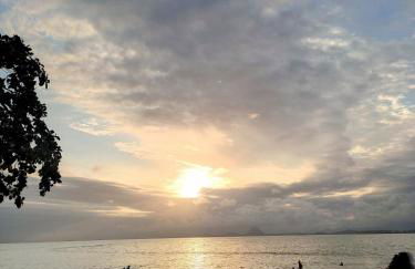 ESPAÇO PÉROLA GUANABARA, 70 Metros do Mar, 4 Suítes independentes COM AR, Área Gourmet Integrada com Piscina,Churrasqueira, 900 Metros de CASTELHANOS, ideal para FAMÍLIAS E AMIGOS - Foto 37