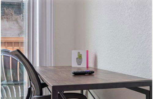 5BR3BA Minutes from the Action with Skyline Views - Foto 19