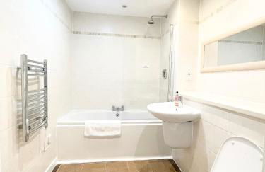 The Works-Fresh 2bed in centre, opposite Arndale. - Foto 17