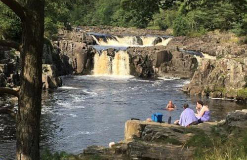 FLORA Luxury Retreat, Private Garden, Views & Hot Tub - Photo 37