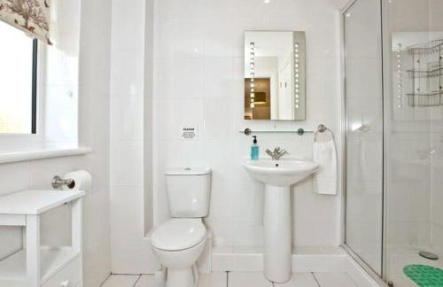 Gamekeepers Cottage - Hot Tub, 2 bed, sleeps 4, private patio, AC, stunning views - Photo 40