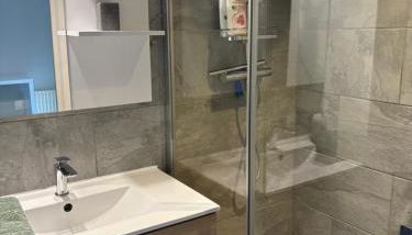 Studio lumineux et élégant - parking gratuit - Foto 4