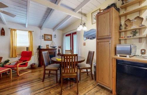 Cozy Dog-Friendly House Near Water with Enclosed Yard, Grill, & Equipped Kitchen - Photo 12