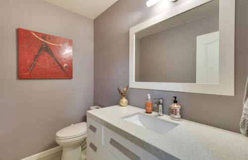 Lake Oswego Home with Deck 9 Mi to Downtown Portland - Foto 12