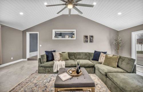 Swim and Relax In our Pool and Hot Tub and Recently Renovated - Photo 14