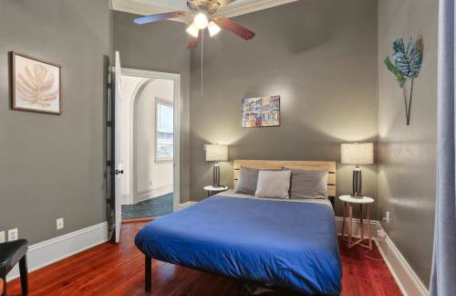 3BD HOME STEPS TO SAINT CHARLES Gated Parking - Foto 2