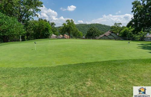 3BR Condo with Lake View - Trout Fishing - Playground - 2 Pools - Stairs Required - FREE TICKETS INCLUDED - PR69-9 - Foto 11