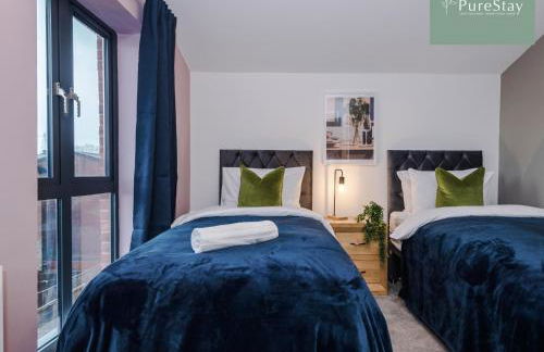 Spacious 5-bedroom Contractor House Sleeps 7 with Parking by PureStay - Foto 15