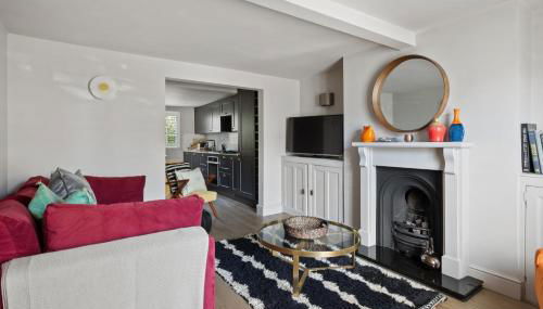 Enchanting 3BR House in Lymington with Garden - Foto 5