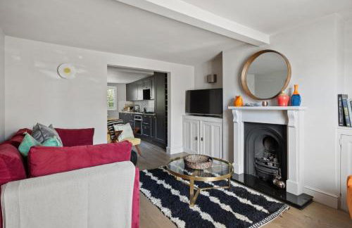 Enchanting 3BR House in Lymington with Garden - Foto 5