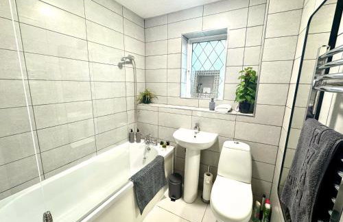 Homely 2 bedroom house, parking - Foto 8