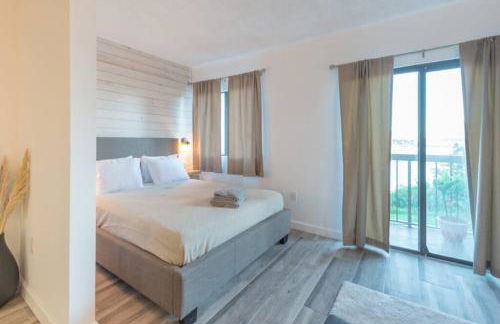 Deluxe Studio w/ Lakeview - free parking/pool - Foto 8