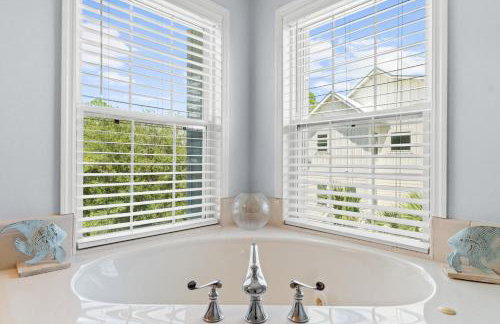 Private Pool, Beach Access, Luxe Kitchen, Fire Pit & Outdoor Entertaining Space - Foto 15