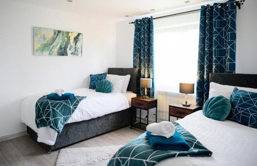 Located in the peaceful NG8 Wollaton , Perfect for Business Trips & Family Holidays or working proffesionals-long term deals, M1 Nearby , Free Parking , Private Garden , 500Mb Wi-Fi , Netflix - Foto 35