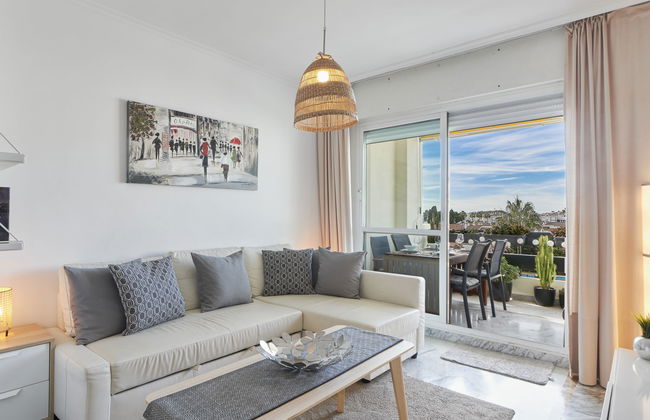 2 bedroom Apartment in Marbella with swimming pool and garden - Photo 6