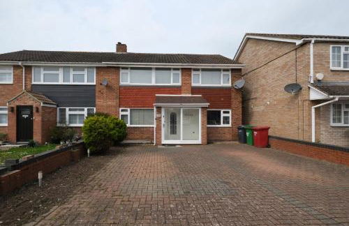 Elegant 5 Bed Home with Garden & Parking - Slough - Foto 51